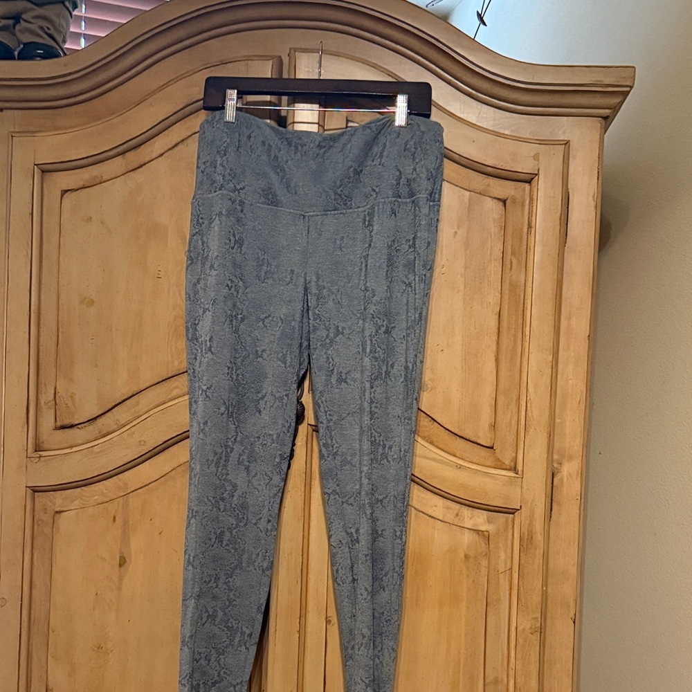 Chico's Zenergy Gray Patterned Leggings